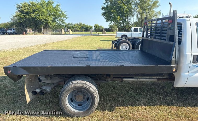 image for item DJ7769 2012 Ford F550 flatbed truck