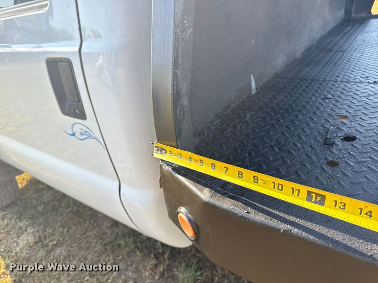 image for item DJ7769 2012 Ford F550 flatbed truck