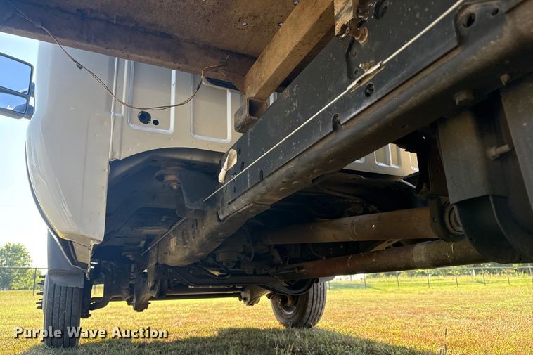 image for item DJ7769 2012 Ford F550 flatbed truck