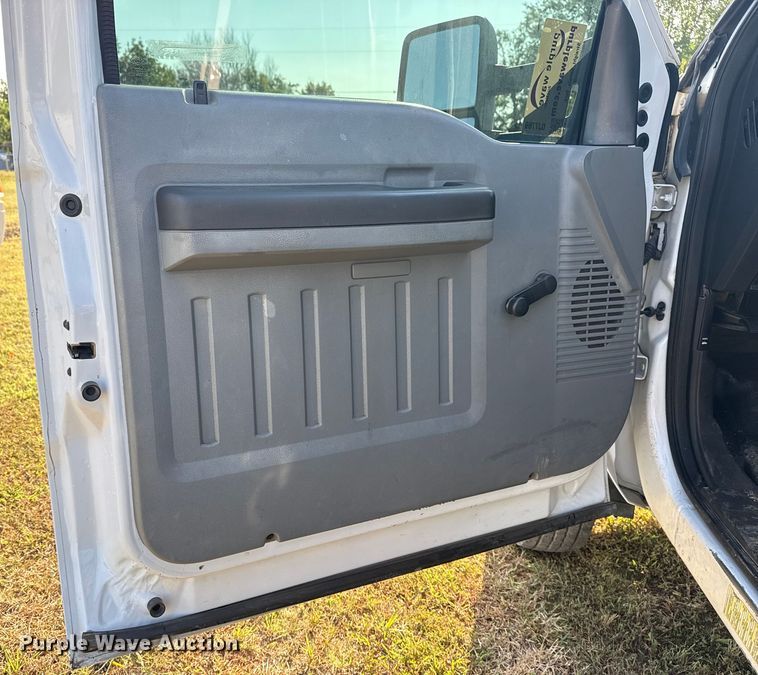 image for item DJ7769 2012 Ford F550 flatbed truck