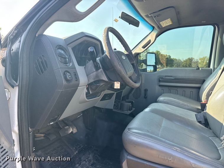 image for item DJ7769 2012 Ford F550 flatbed truck