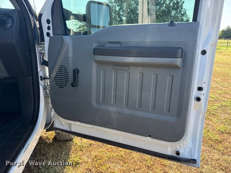 image for item DJ7769 2012 Ford F550 flatbed truck