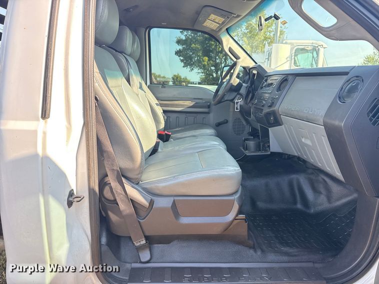 image for item DJ7769 2012 Ford F550 flatbed truck