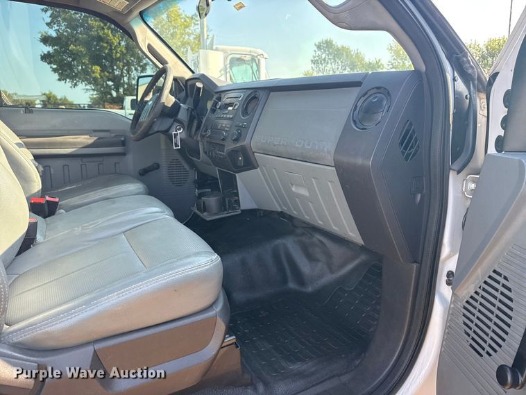 image for item DJ7769 2012 Ford F550 flatbed truck