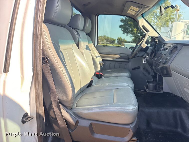 image for item DJ7769 2012 Ford F550 flatbed truck