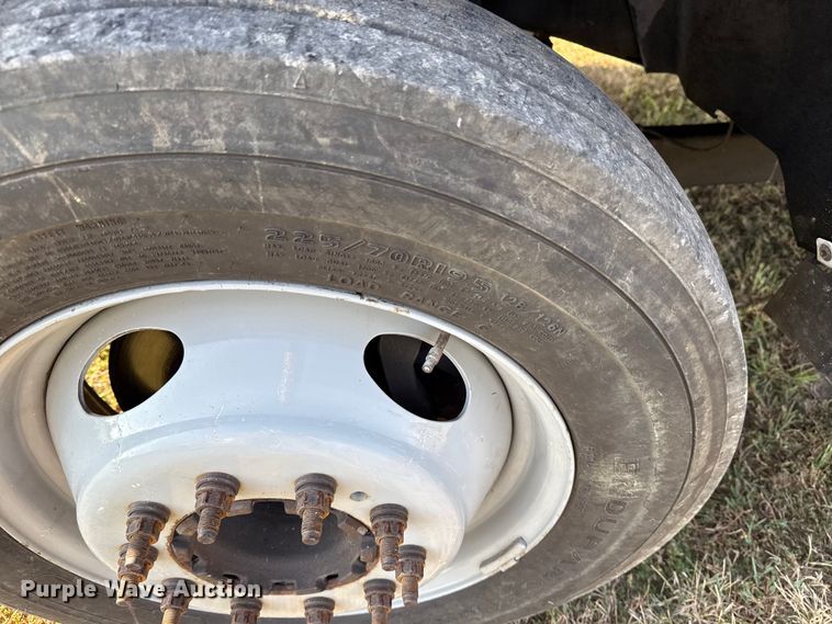 image for item DJ7769 2012 Ford F550 flatbed truck