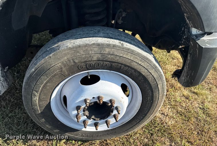 image for item DJ7769 2012 Ford F550 flatbed truck