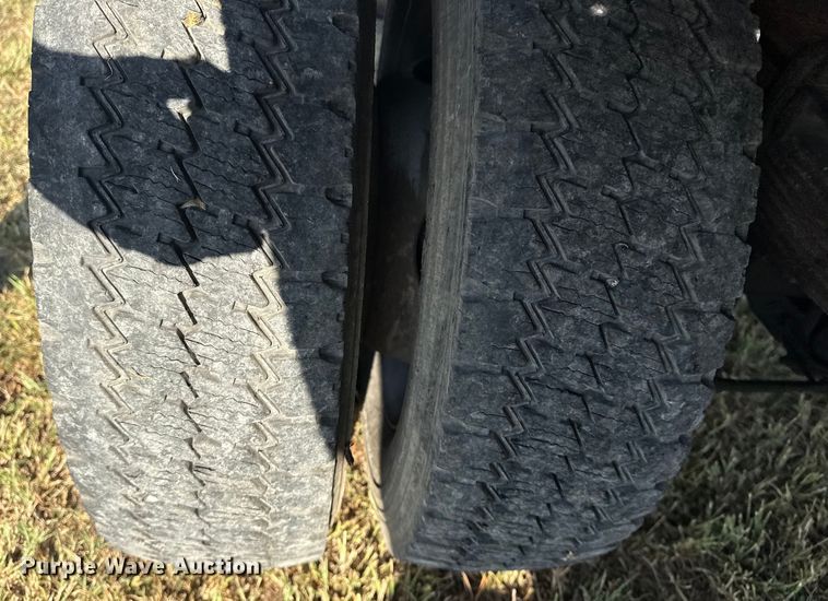 image for item DJ7769 2012 Ford F550 flatbed truck