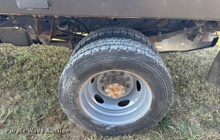 image for item DJ7769 2012 Ford F550 flatbed truck