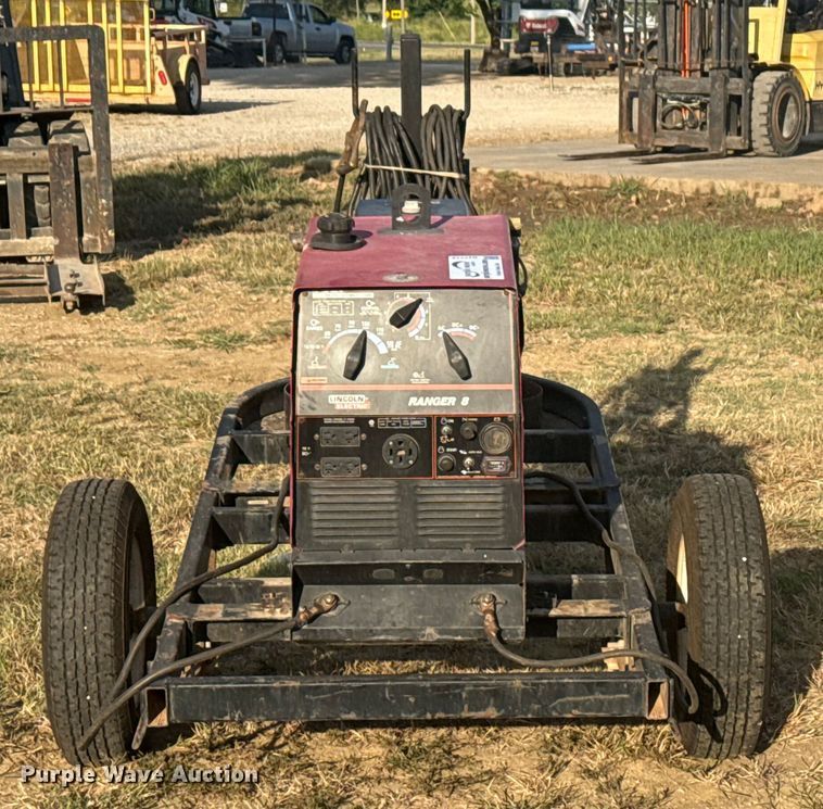 image for item DJ7772 Lincoln Electric Ranger 8 welder/generator