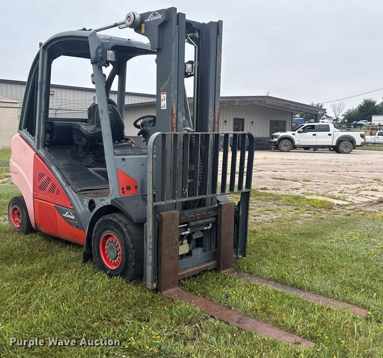 image for item DJ7778 2015 Linde H30D forklift