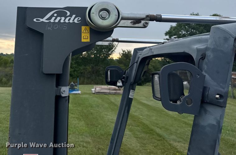 image for item DJ7778 2015 Linde H30D forklift