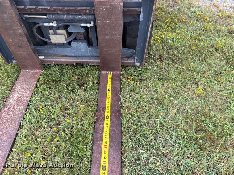 image for item DJ7778 2015 Linde H30D forklift