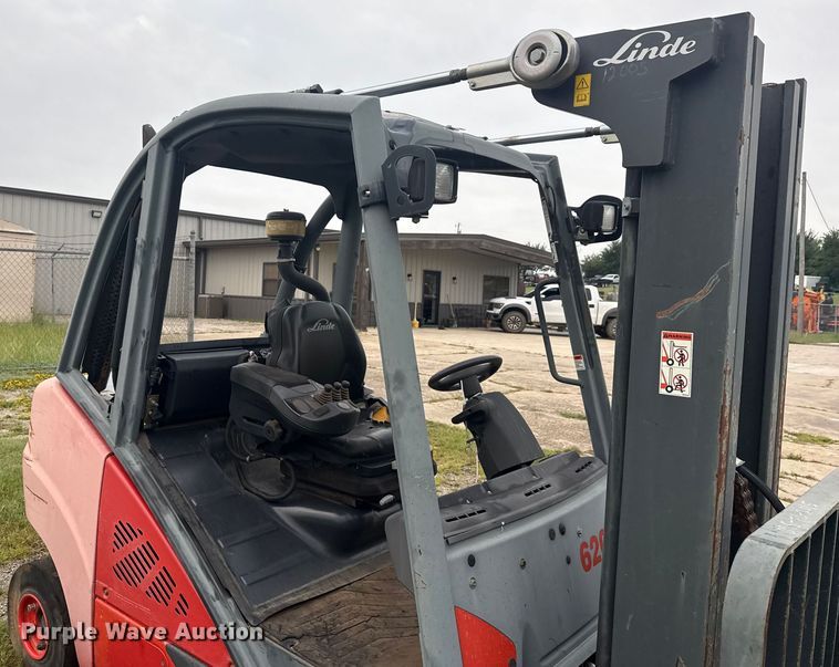 image for item DJ7778 2015 Linde H30D forklift