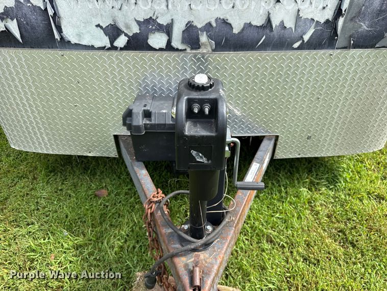 image for item DJ9715 2004 Cargo Mate CM820TA2 enclosed cargo trailer