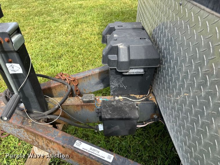 image for item DJ9715 2004 Cargo Mate CM820TA2 enclosed cargo trailer