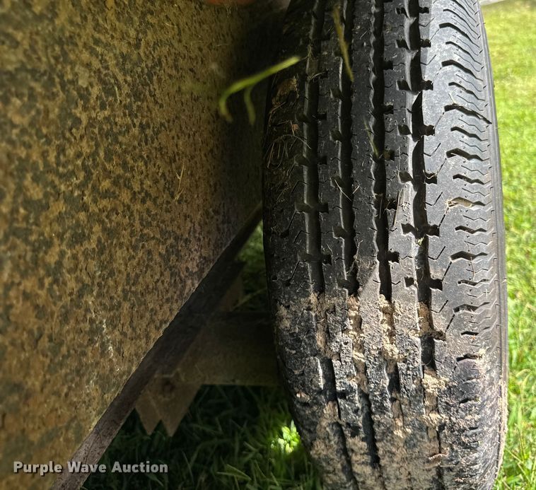 image for item DJ9715 2004 Cargo Mate CM820TA2 enclosed cargo trailer