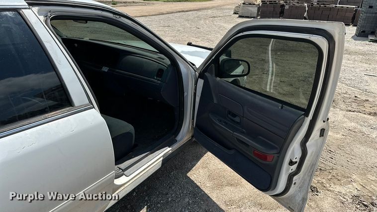 image for item DP8846 2000 Ford Crown Victoria Police Interceptor 