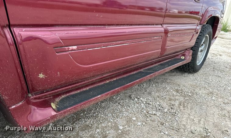 image for item DP8847 2004 Chevrolet Suburban 1500 SUV