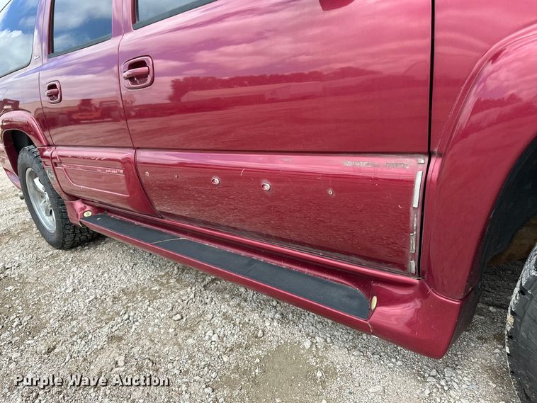 image for item DP8847 2004 Chevrolet Suburban 1500 SUV
