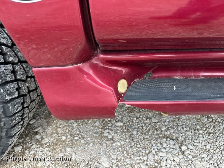 image for item DP8847 2004 Chevrolet Suburban 1500 SUV