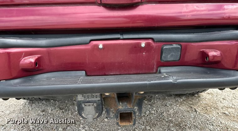 image for item DP8847 2004 Chevrolet Suburban 1500 SUV