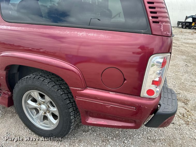 image for item DP8847 2004 Chevrolet Suburban 1500 SUV