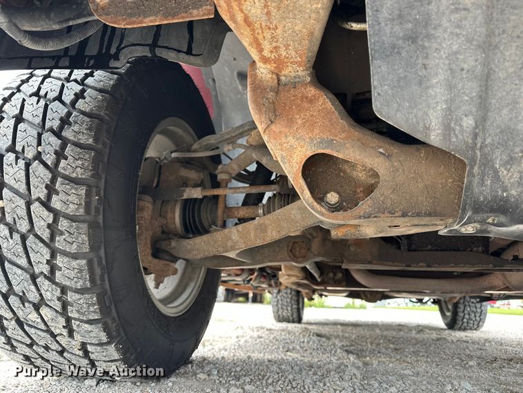 image for item DP8847 2004 Chevrolet Suburban 1500 SUV