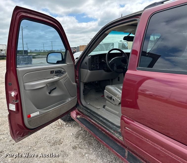 image for item DP8847 2004 Chevrolet Suburban 1500 SUV