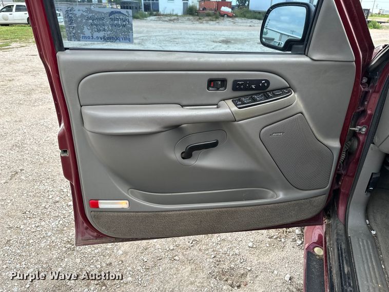 image for item DP8847 2004 Chevrolet Suburban 1500 SUV