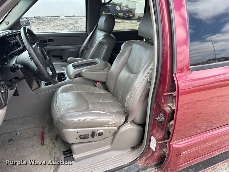 image for item DP8847 2004 Chevrolet Suburban 1500 SUV