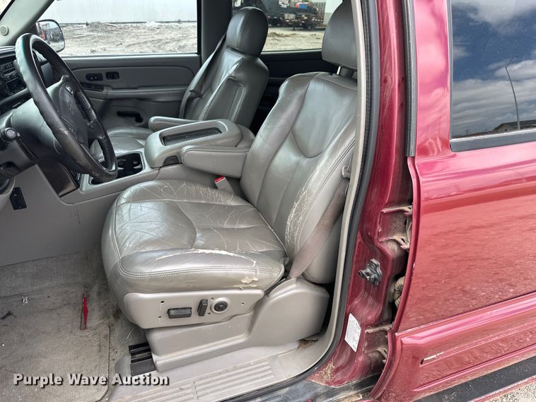 image for item DP8847 2004 Chevrolet Suburban 1500 SUV