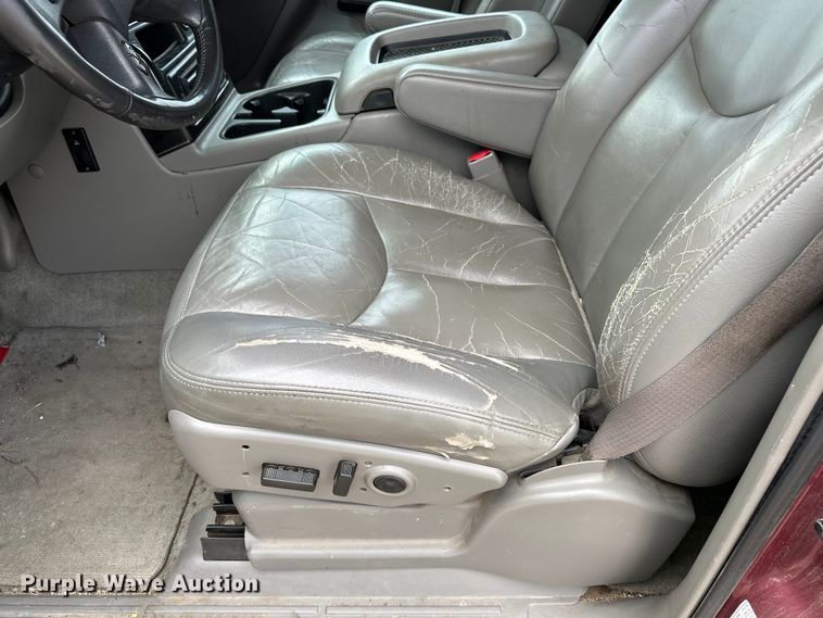 image for item DP8847 2004 Chevrolet Suburban 1500 SUV