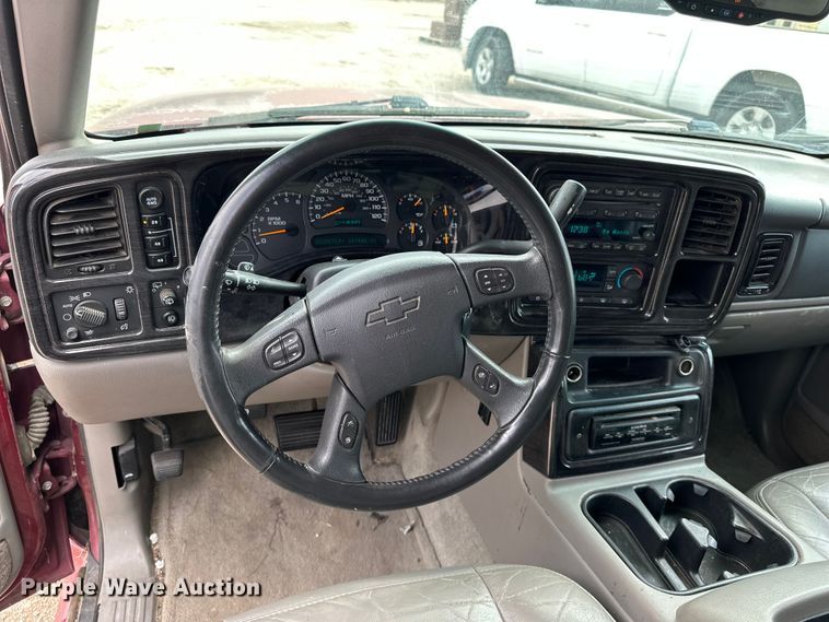 image for item DP8847 2004 Chevrolet Suburban 1500 SUV