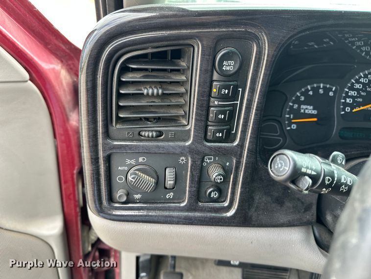 image for item DP8847 2004 Chevrolet Suburban 1500 SUV