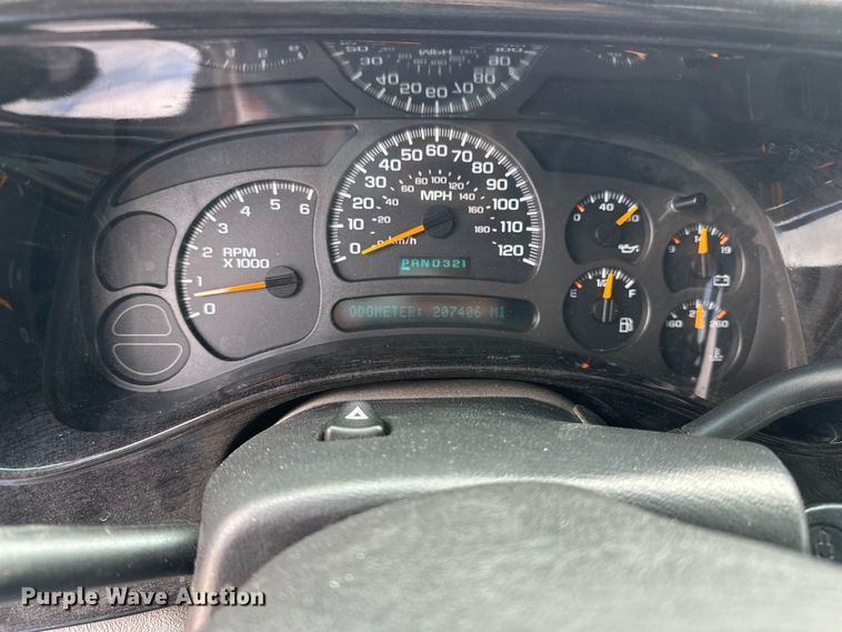 image for item DP8847 2004 Chevrolet Suburban 1500 SUV