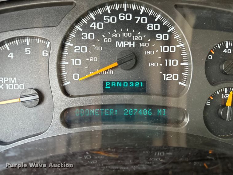 image for item DP8847 2004 Chevrolet Suburban 1500 SUV