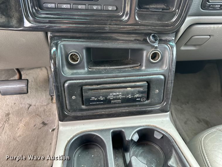 image for item DP8847 2004 Chevrolet Suburban 1500 SUV