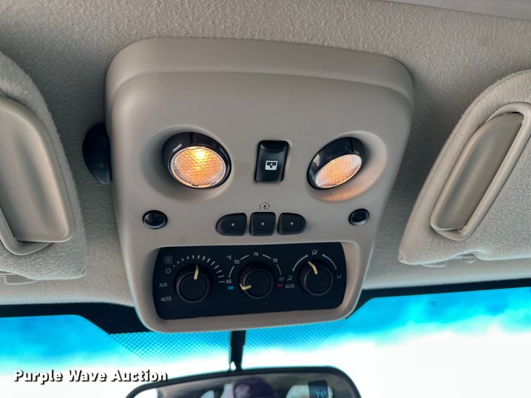 image for item DP8847 2004 Chevrolet Suburban 1500 SUV