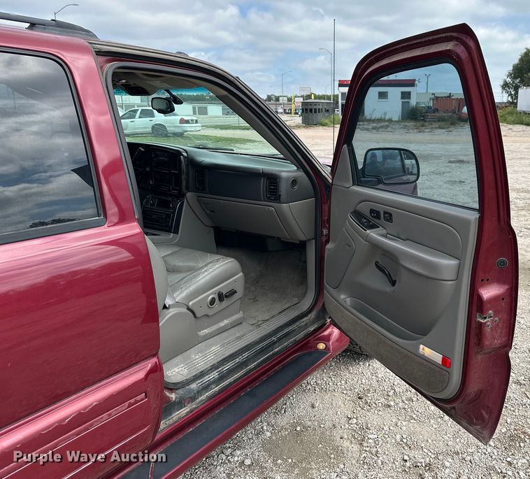 image for item DP8847 2004 Chevrolet Suburban 1500 SUV
