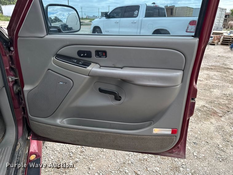 image for item DP8847 2004 Chevrolet Suburban 1500 SUV