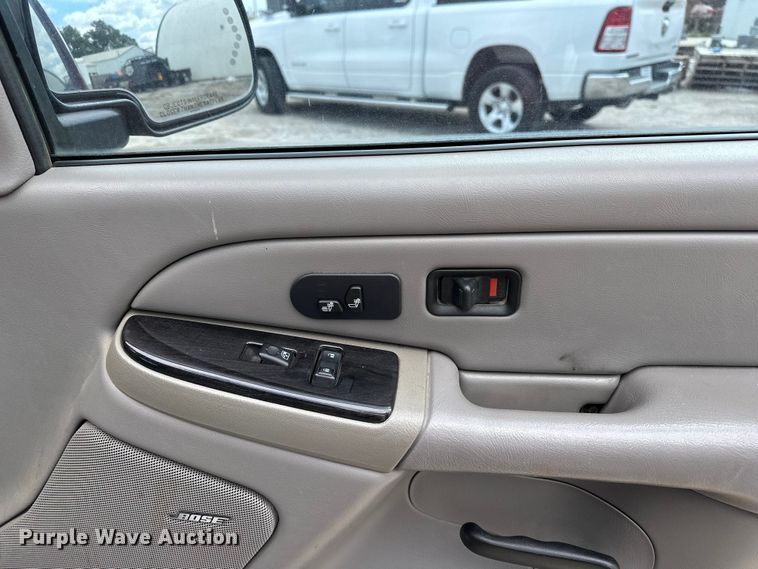 image for item DP8847 2004 Chevrolet Suburban 1500 SUV