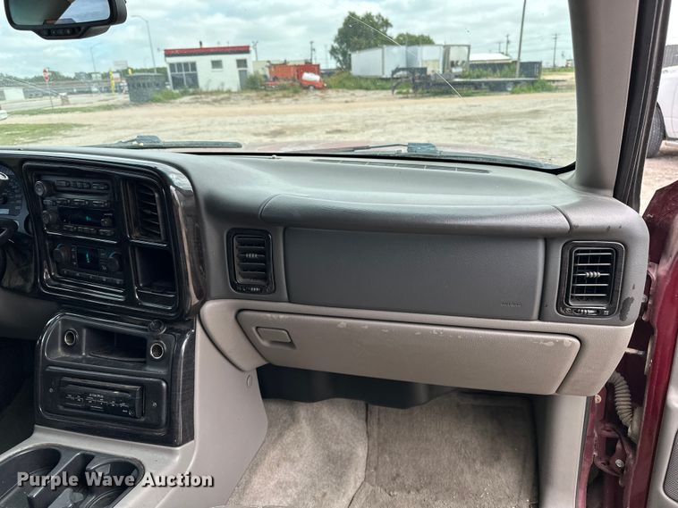 image for item DP8847 2004 Chevrolet Suburban 1500 SUV