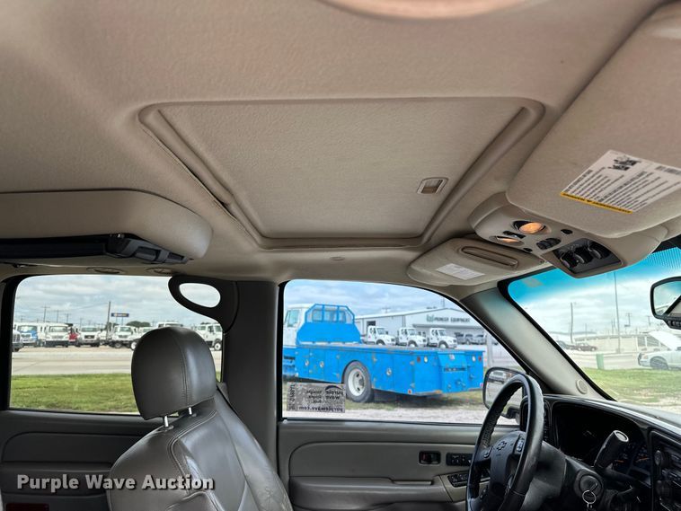 image for item DP8847 2004 Chevrolet Suburban 1500 SUV