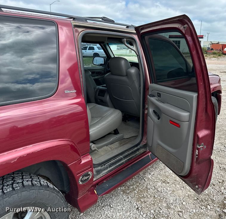 image for item DP8847 2004 Chevrolet Suburban 1500 SUV