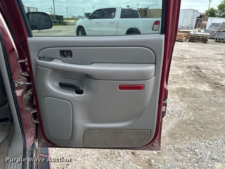 image for item DP8847 2004 Chevrolet Suburban 1500 SUV