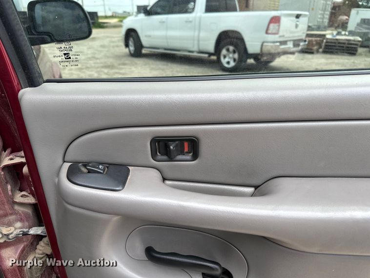 image for item DP8847 2004 Chevrolet Suburban 1500 SUV