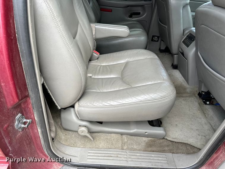 image for item DP8847 2004 Chevrolet Suburban 1500 SUV