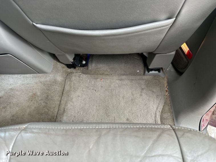 image for item DP8847 2004 Chevrolet Suburban 1500 SUV