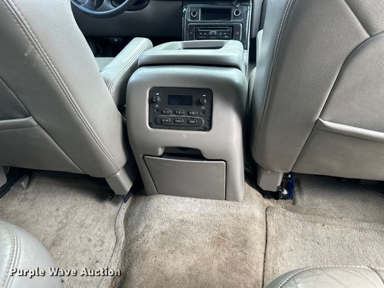 image for item DP8847 2004 Chevrolet Suburban 1500 SUV